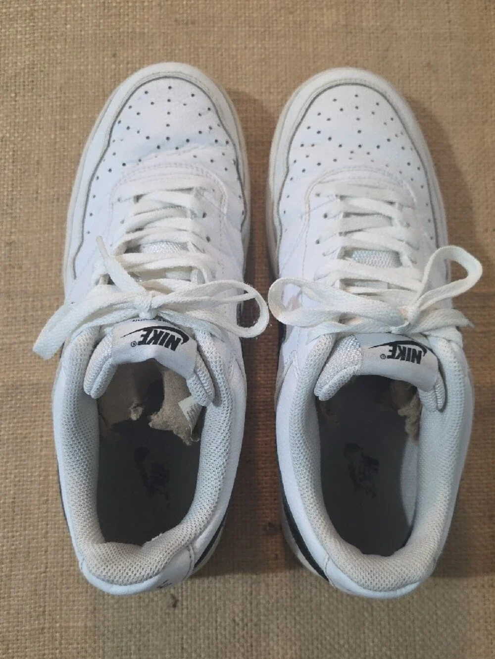 Nike White Men's Low-Top Sneakers with Black Swoosh